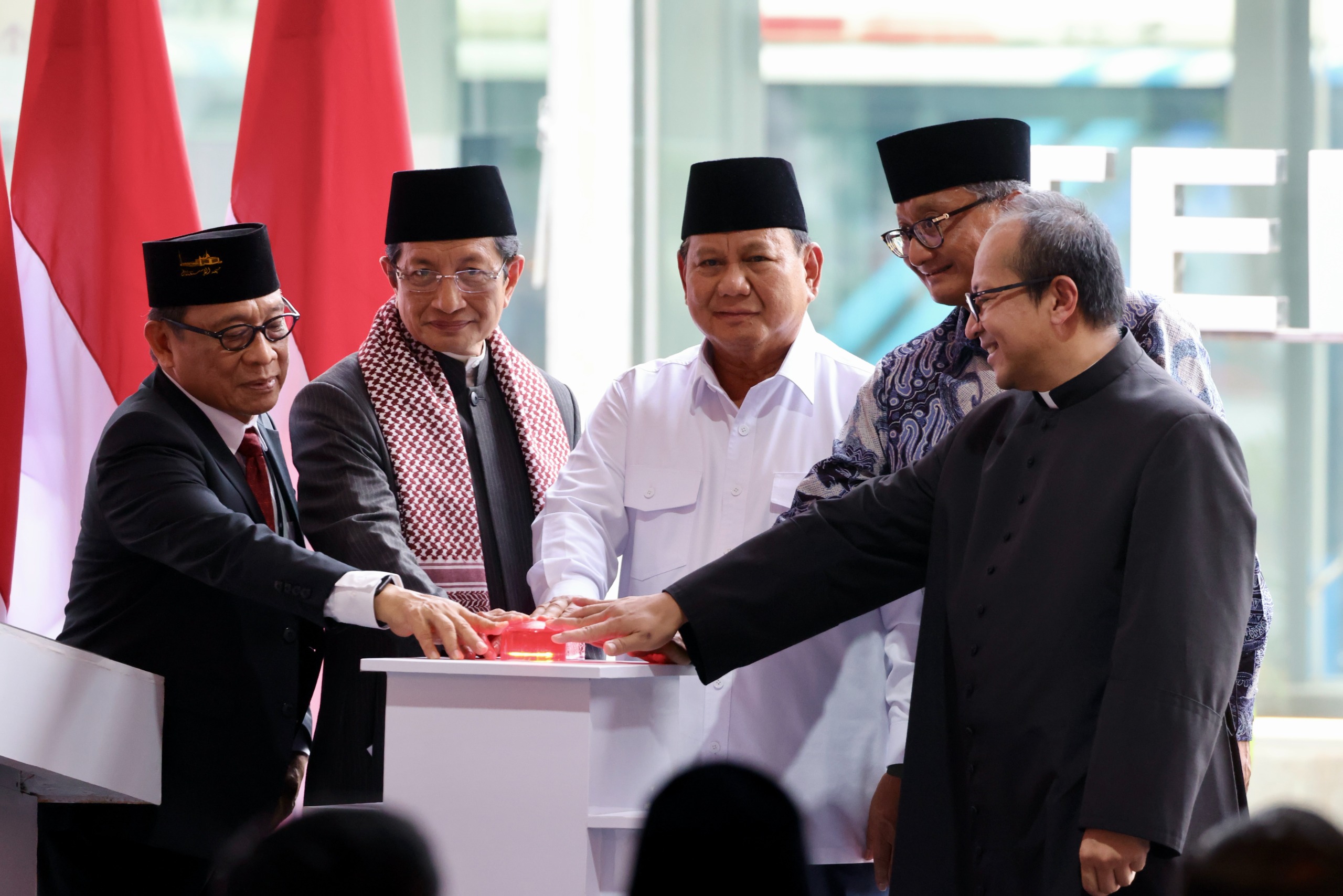Presiden RI Prabowo Subianto meresmikan Terowongan yang menghubungkan Masjid Istiqlal dan Gereja Katedral di Jakarta Pusat, Kamis (12/12).