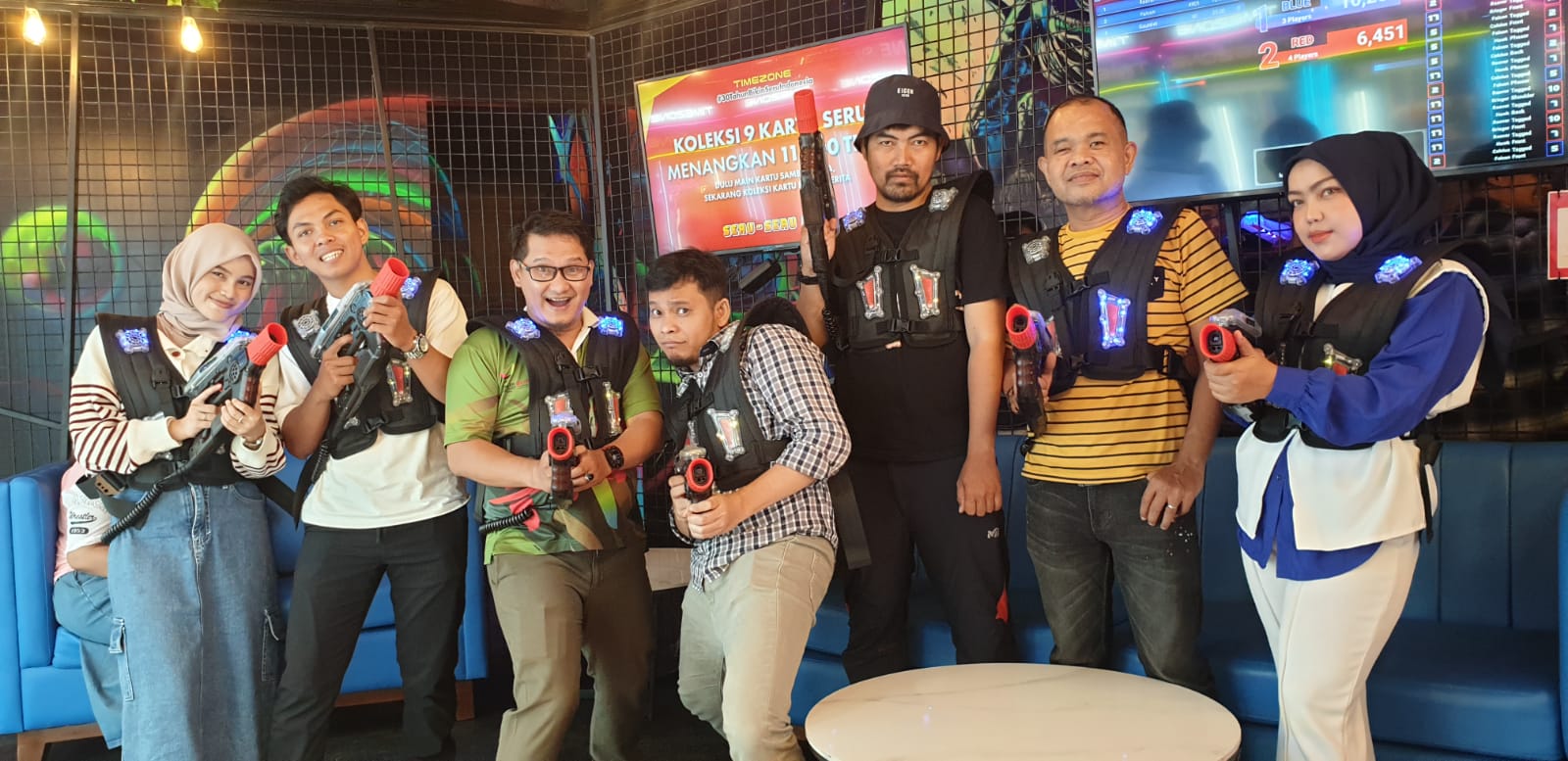 Insan pers di Medan tak ketinggalan diajak mencicipi keseruan game Laser Tag perdana yang hadir di wilayah Sumatera tepatnya di Sun Plaza lantai 4.