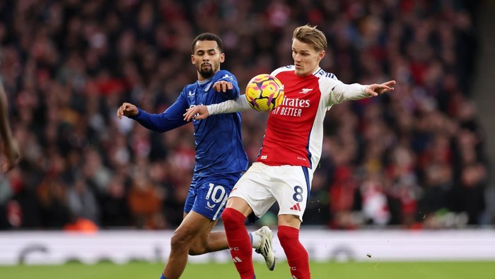 Arsenal vs Everton berlangsung di Emirates Stadium, Sabtu (14/12/2024) malam WIB.