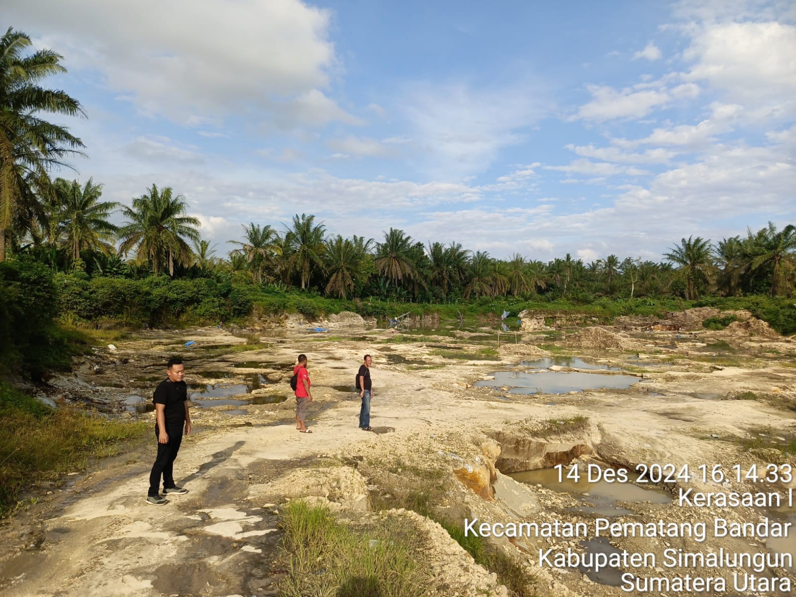 Penyelidikan lokasi tambang batu padas di Simalungun.