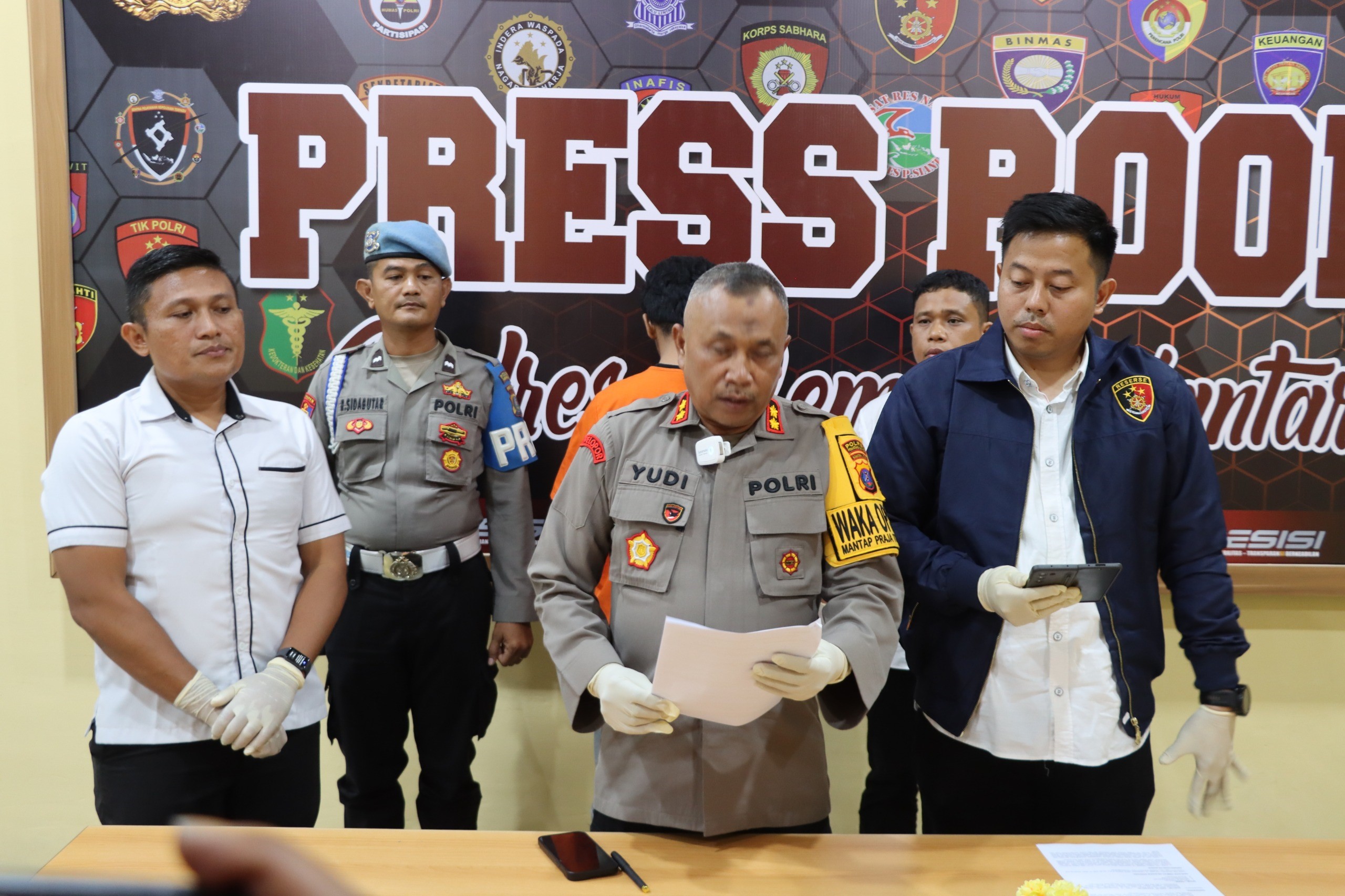 Konferensi pers Polres Pematangsiantar atas kasus penganiayaan yang menyebabkan tewasnya NHI.