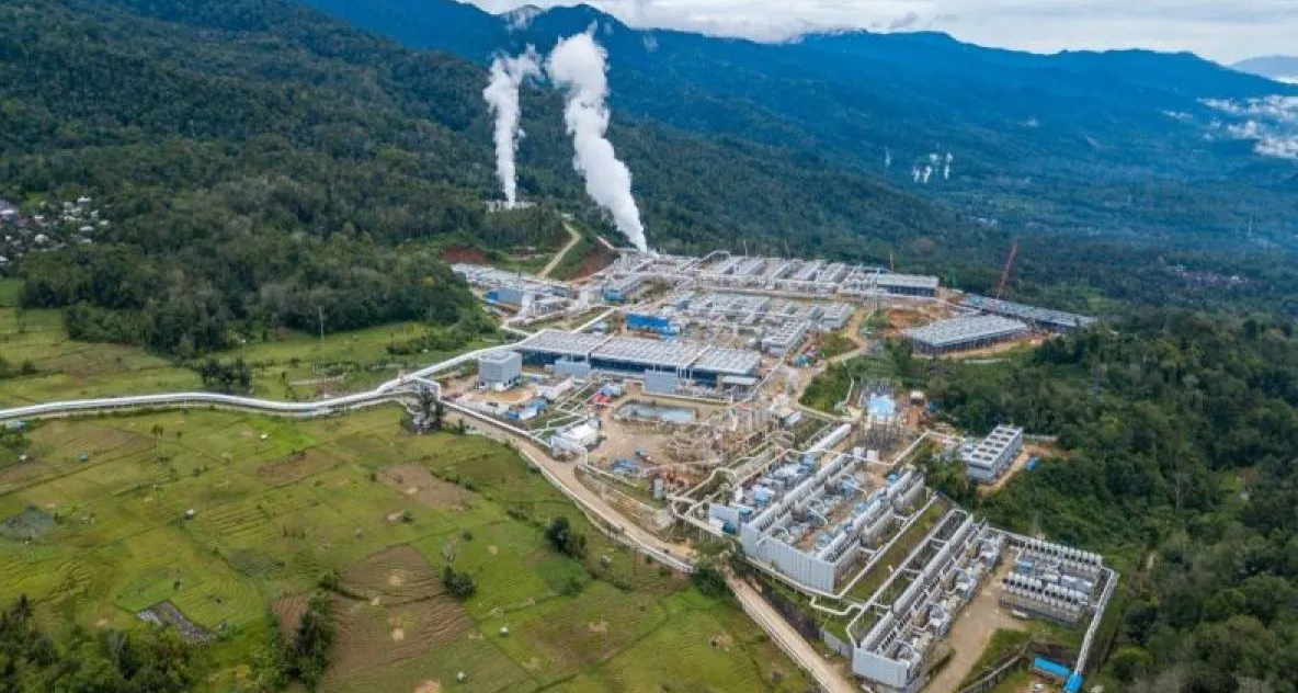 Pembangkit Listrik Tenaga Panas bumi Sorik Marapi yang berlokasi di Kabupaten Mandailing Natal.