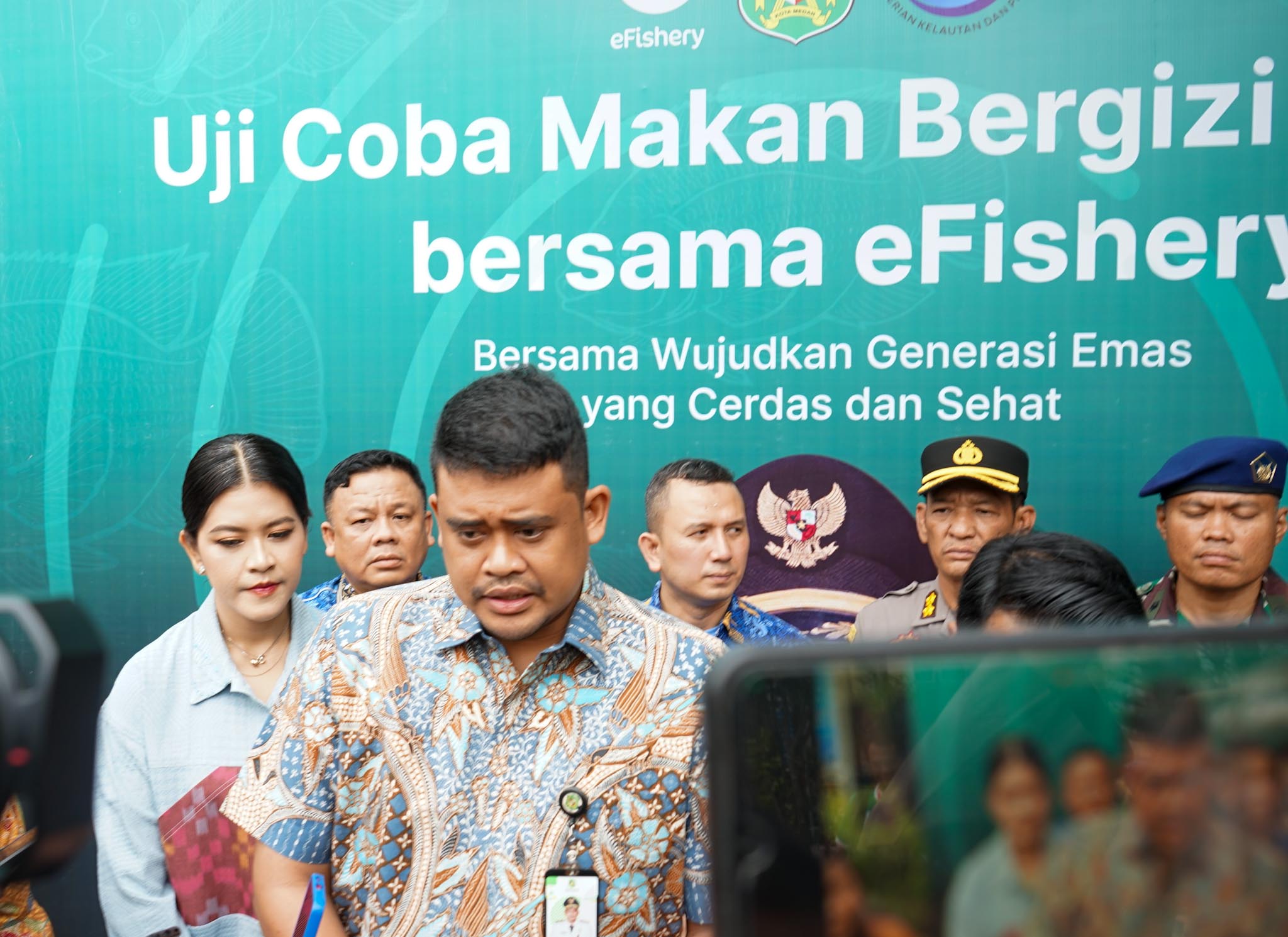 Wali Kota Medan Bobby Nasution saat ditemui wartawan usai meninjau uji coba Makan Bergizi Gratis di Kecamatan Medan Sunggal, Kamis (19/12).