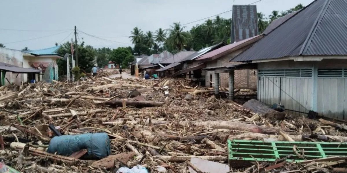 Banjir bandang yang melanda Desa Kota Tua, Kecamatan Tano Tombangan (Tantom) Angkola, Kabupaten Tapanuli Selatan (Tapsel), pada Rabu (18/12) sore, disebut sebagai yang terparah.