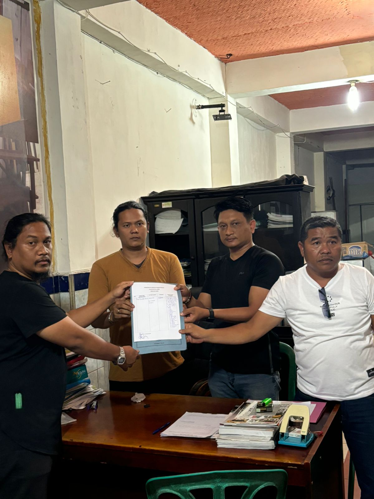 Rio Siahaan saat mendaftar menjadi calon Ketua KONI Siantar.