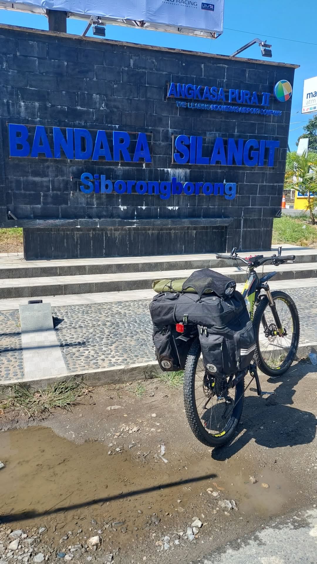 Papan nama Bandara Silangit.