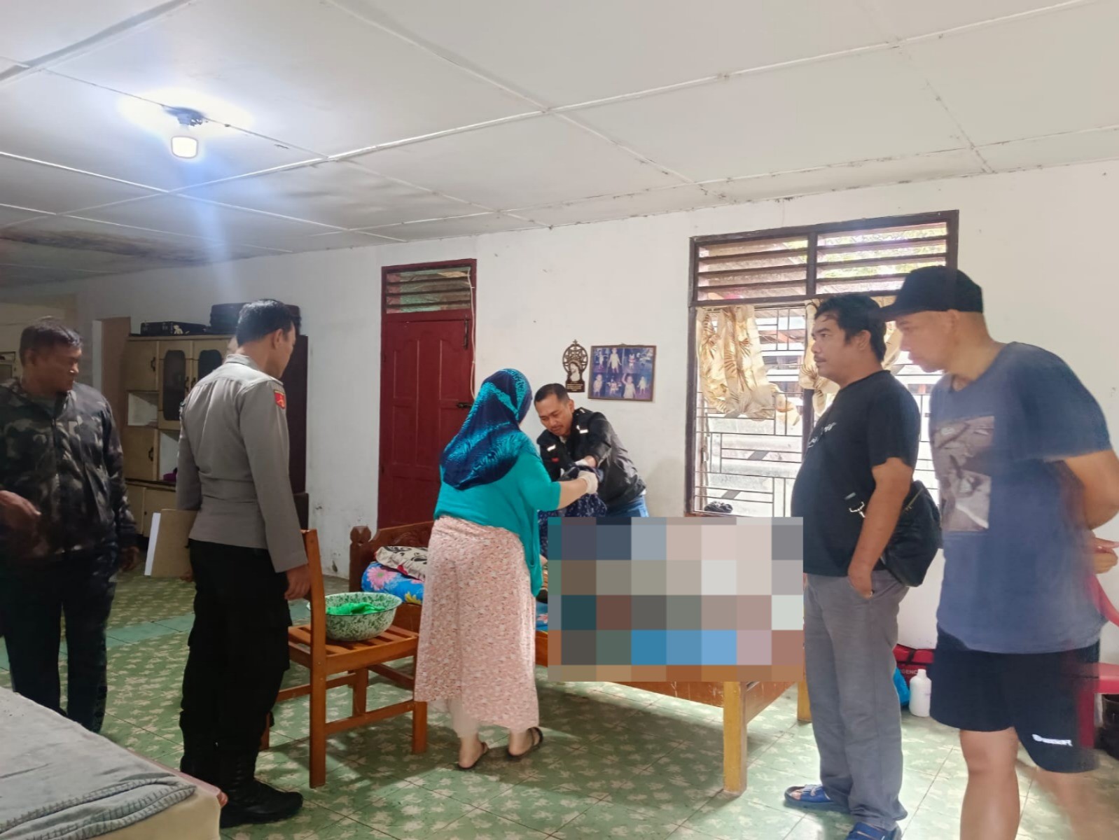 Personel TNI-AD ditemukan meninggal dunia di dalam rumahnya.