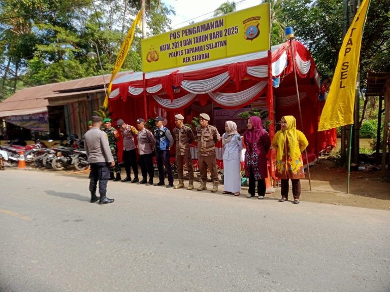 Petugas gabungan di Pospam objek wisata Aek Sijorni terus siaga antisipasi lonjakan kendaraan jelang libur akhir tahun.