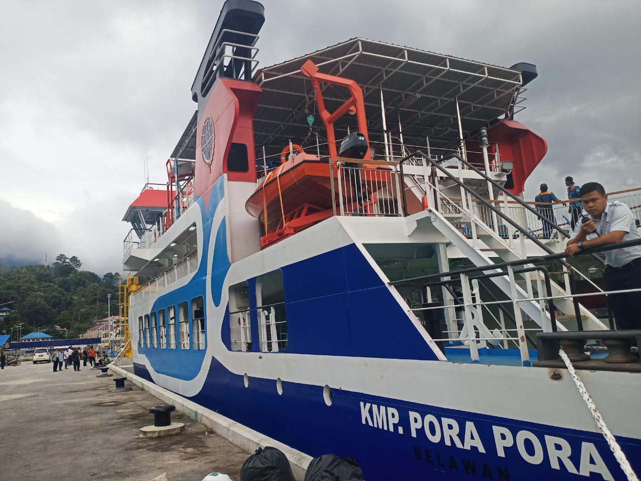 KMP Pora-pora di Pelabuhan Ajibata.