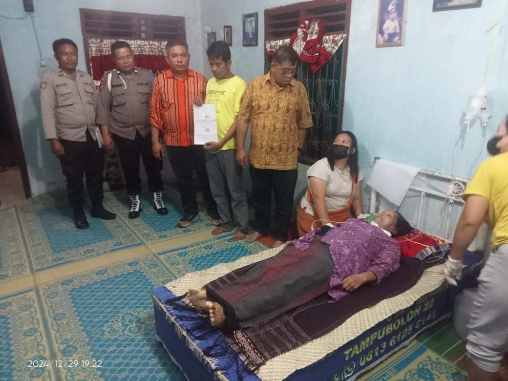 Jenazah Rolima Silitonga disemayamkan di rumah duka.