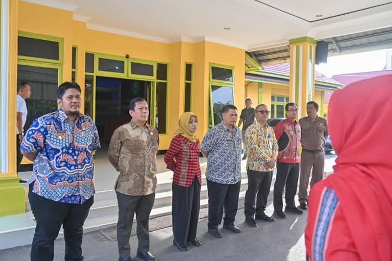 Pj Sekda Ary Junaidi Dwi P.Lubis melakukan Sidak ke sejumlah kantor instansi pemerintah Kota Psp.