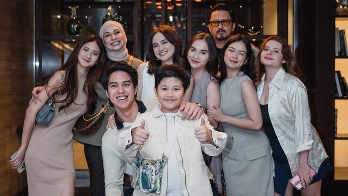 Deswita Maharani dan Geng Mermaid.