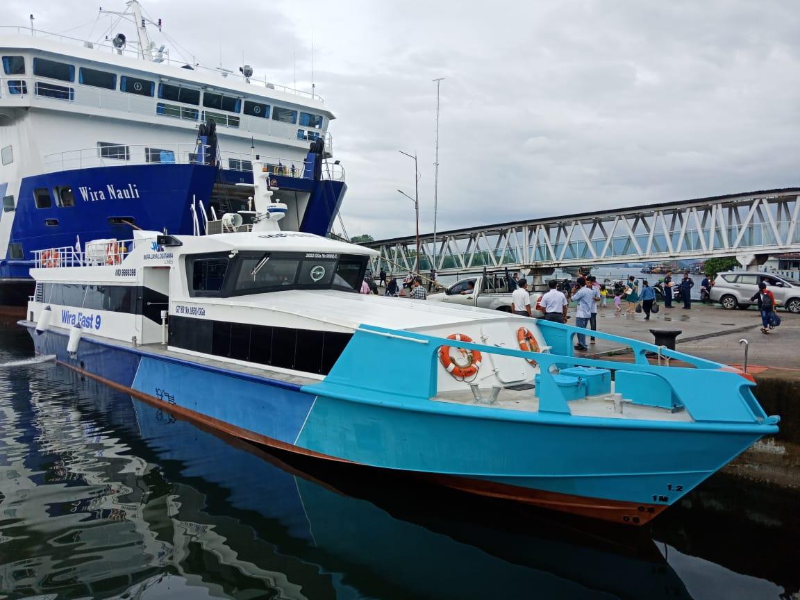 Wira Fast 9 Kapal cepat Sibolga-Pulau Nias dengan estimasi jarak tempuh 3 jam 30 menit.