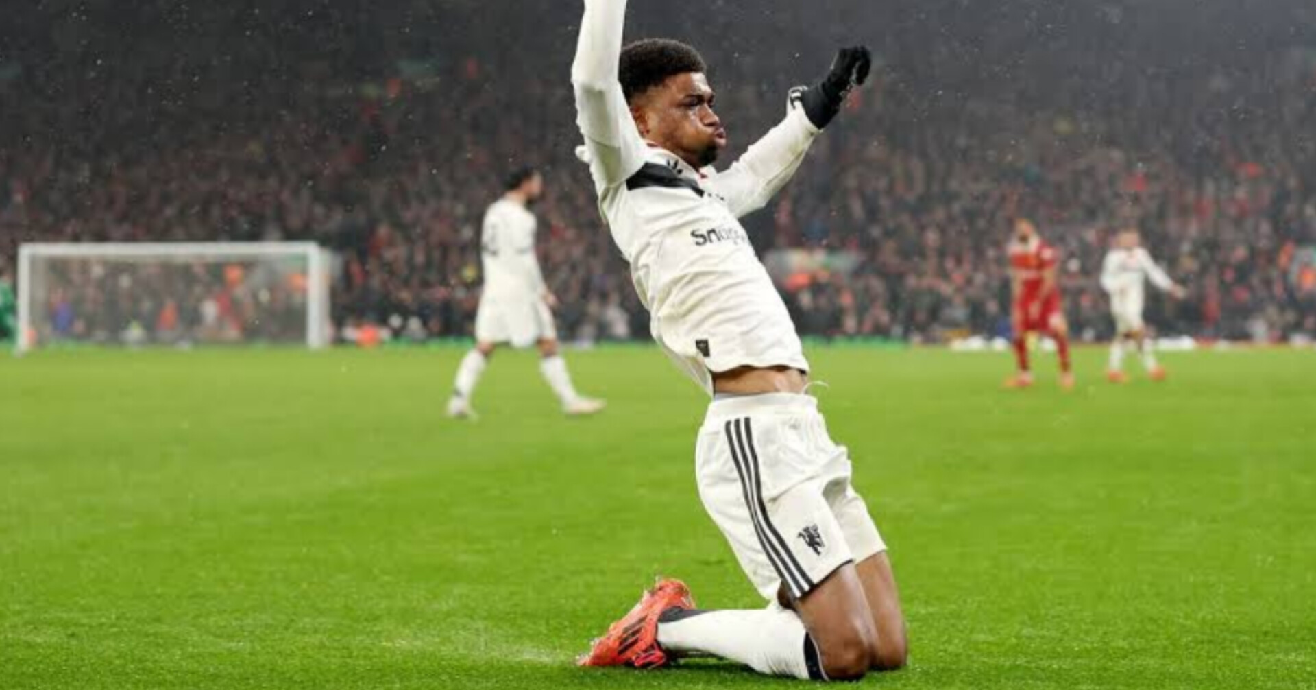 Liverpool harus puas berbagi poin saat menjamu Manchester United di Anfield, Minggu (5/1/2025) malam WIB.