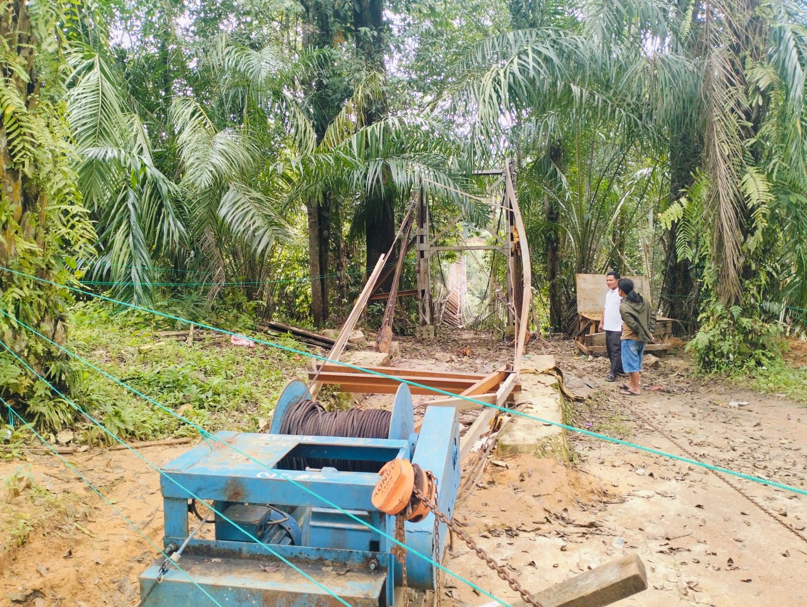 Kondisi jembatang gantung marhasing Desa Huta Padang Asahan.
