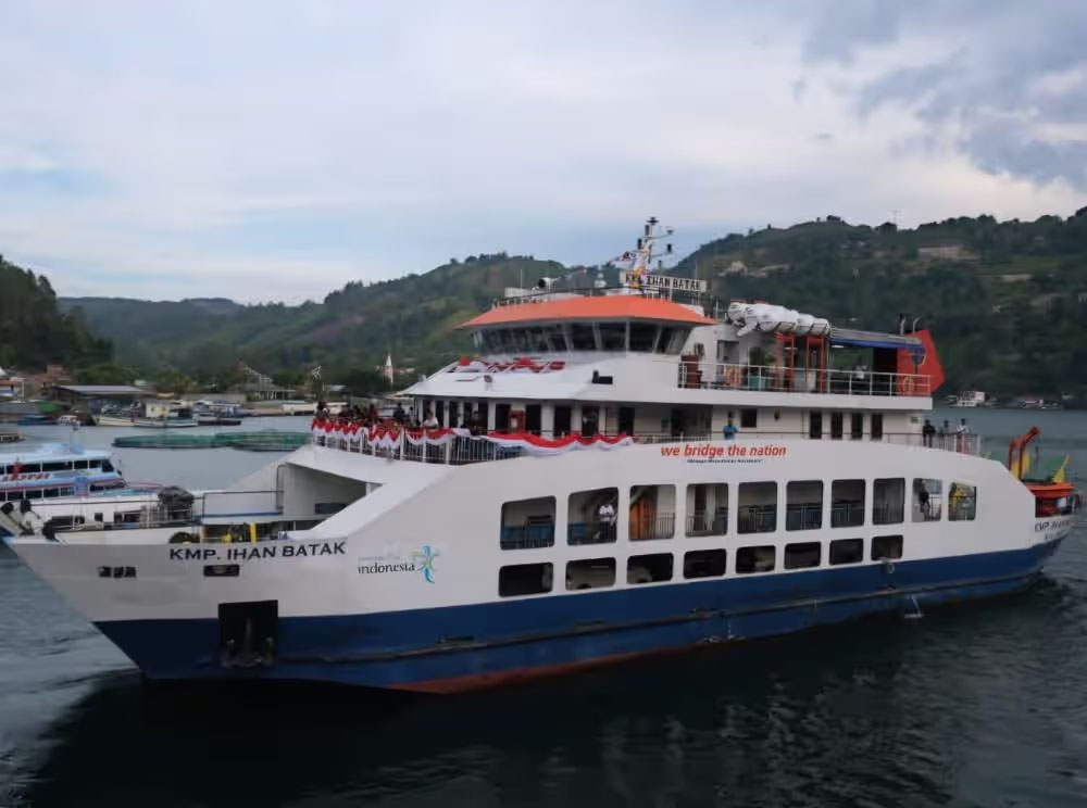 Kapal Motor Penyeberangan (KMP) Ihan Batak.