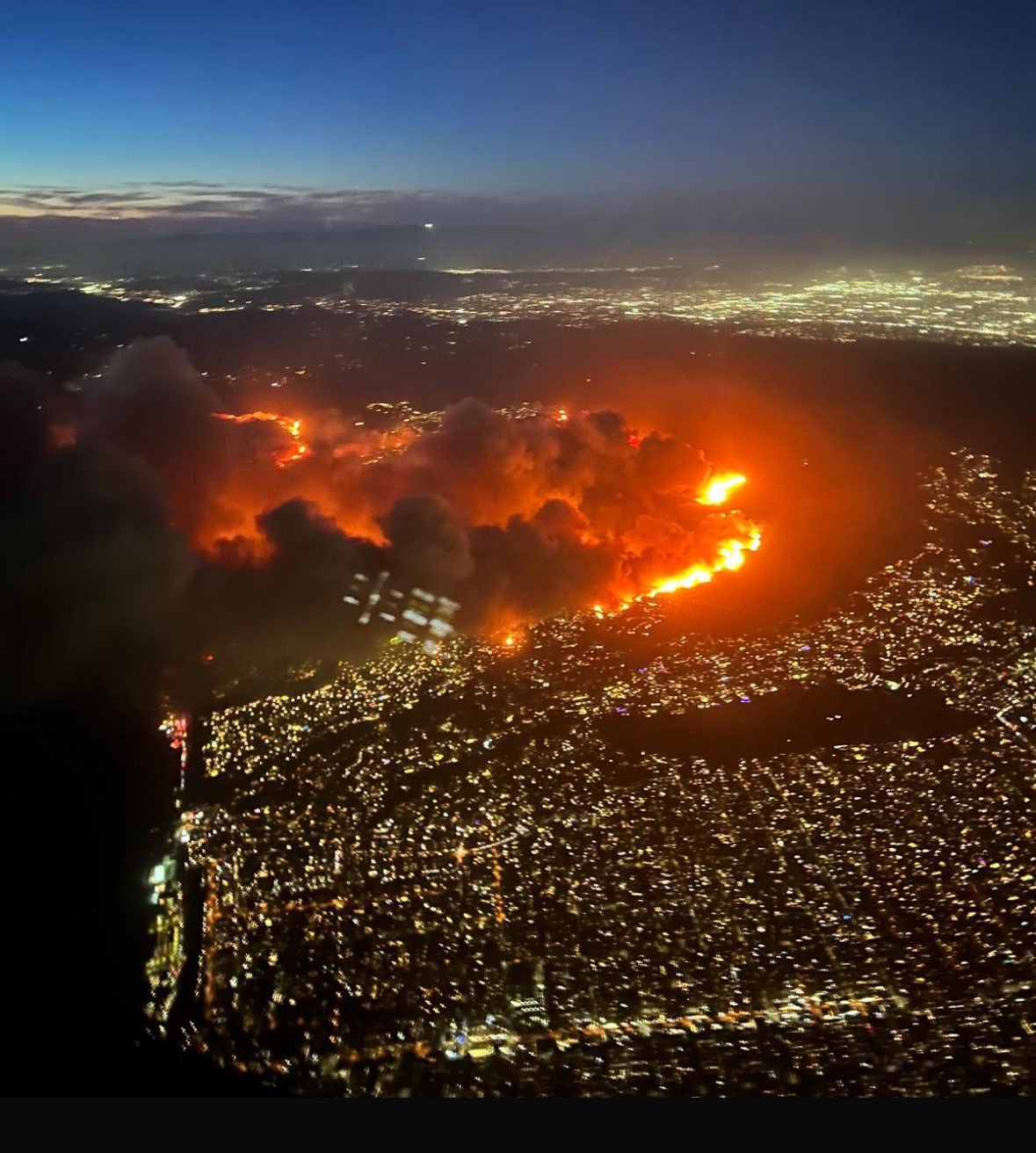 Kebakaran di Los Angeles, USA, bermula pada Selasa pagi di wilayah Pacific Palisades dan dengan cepat menyebar ke area lain, termasuk Hollywood Hills.