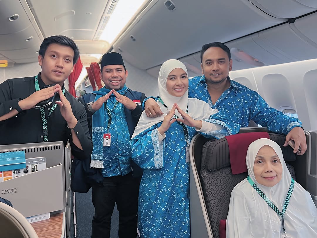 Meisya Siregar dan suami boyong keluarga besar umrah.