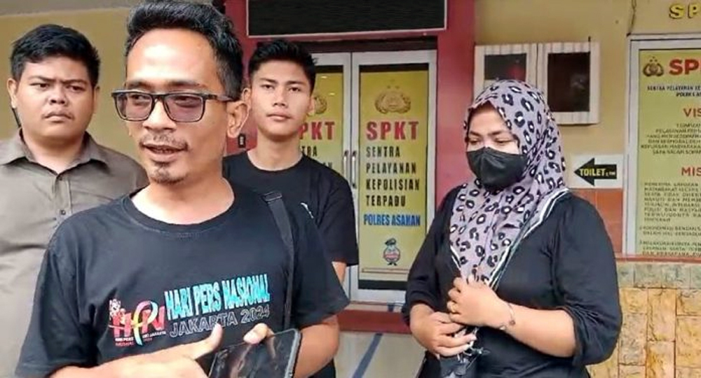 Warga yang melapor ke Polres Asahan.