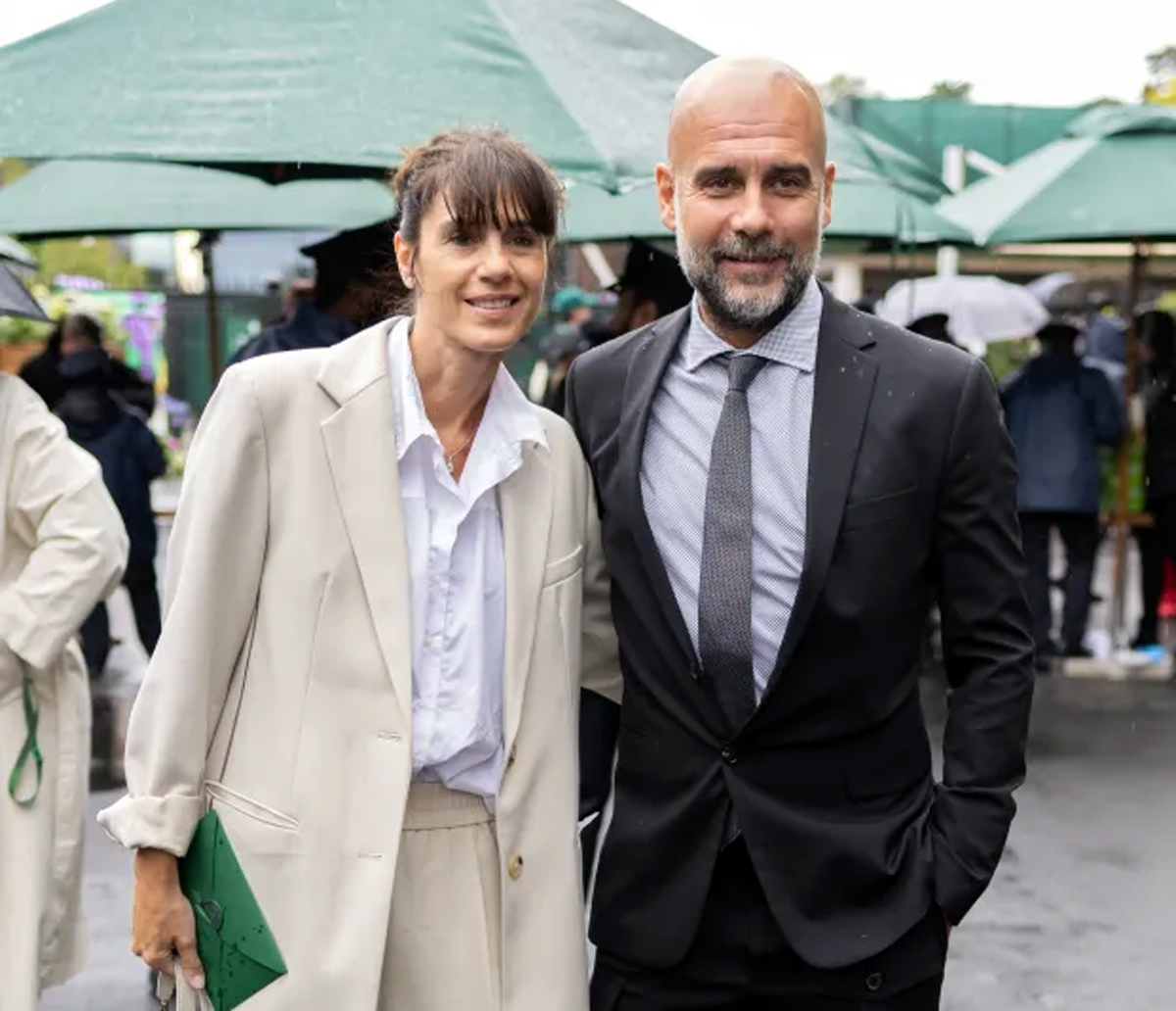 Pep Guardiola, dan istrinya, Cristina.