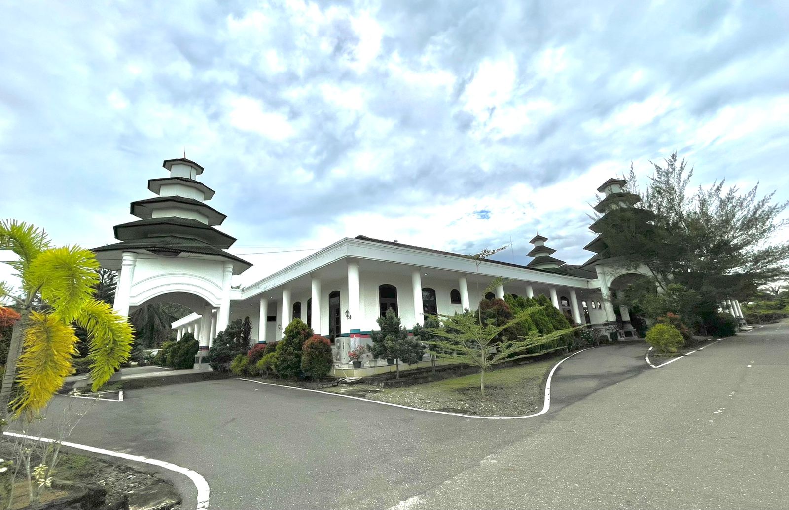 Rumah dinas Bupati Labusel.