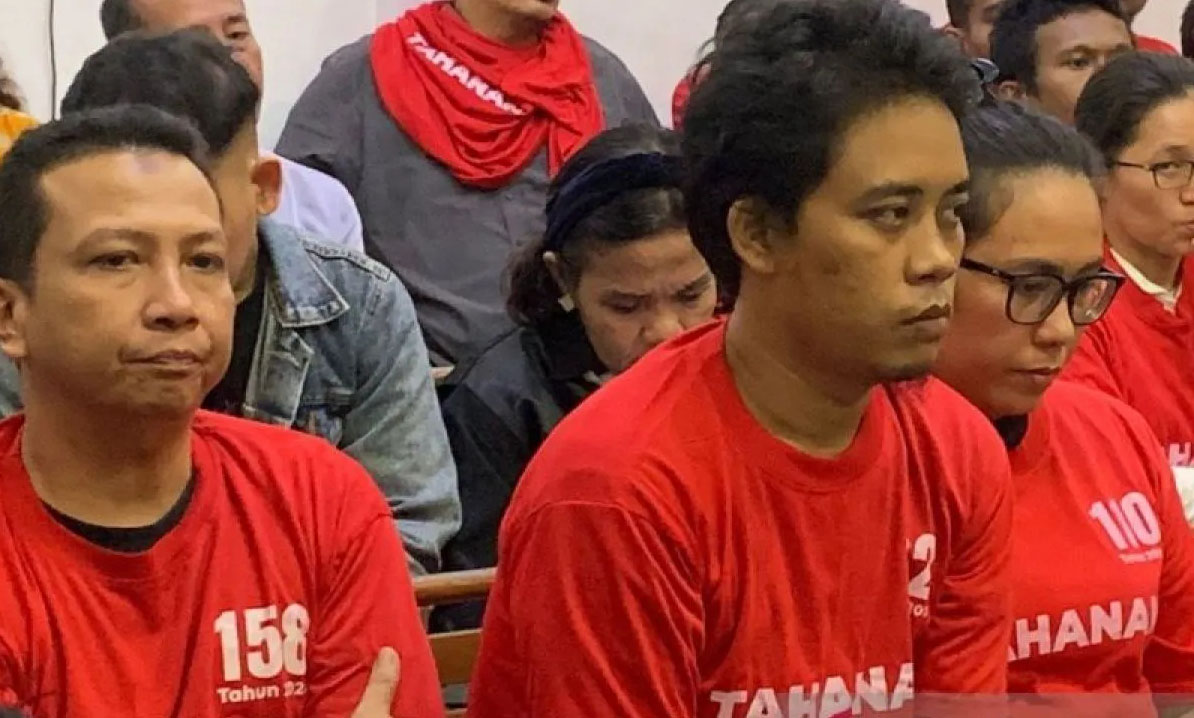 Terdakwa Hilda Dame Ulina Pangaribuan (kanan) bersama terdakwa Arpen Tua Purba (tengah) dan terdakwa Syahrul Savawi ketika memberikan keterangan di ruang sidang Cakra VI, Pengadilan Negeri Medan.