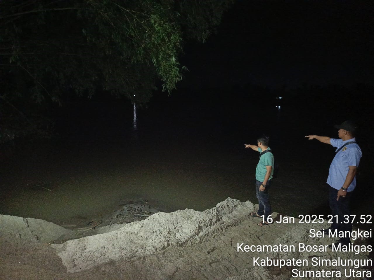 Lokasi yang diduga dijadikan tambang pasir ilegal di pinggiran Sungai Bah Bolon.