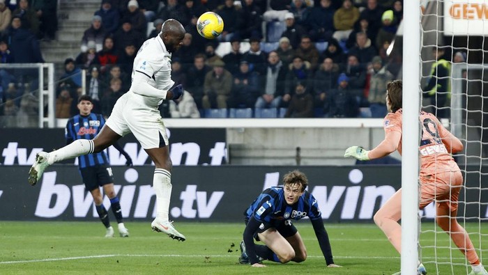 Lukaku mencetak gol untuk Napoli.