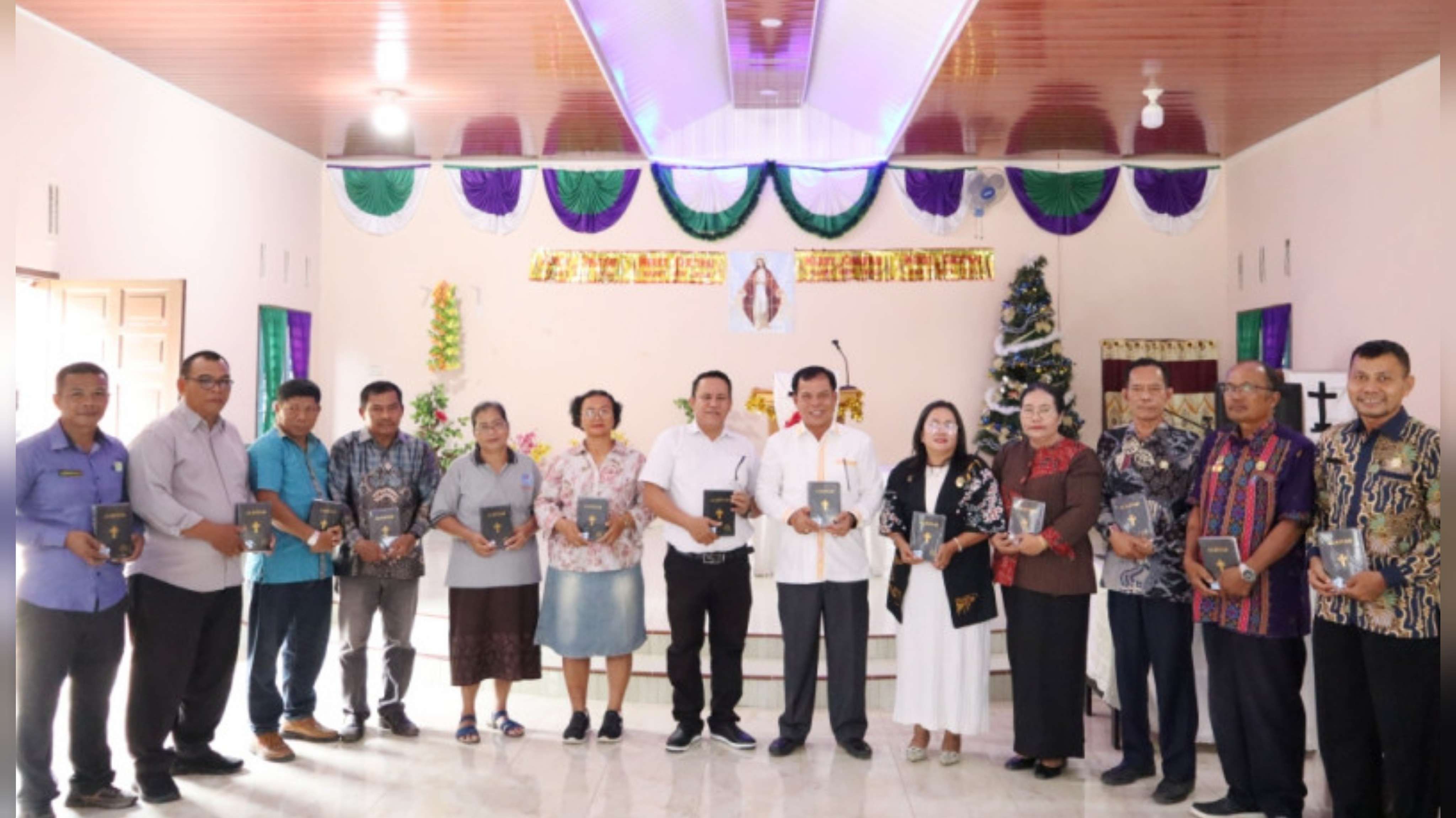 Kegiatan penyaluran Alkitab di GKPI Huta Padang, Asahan, Jumat (17/1/2025).