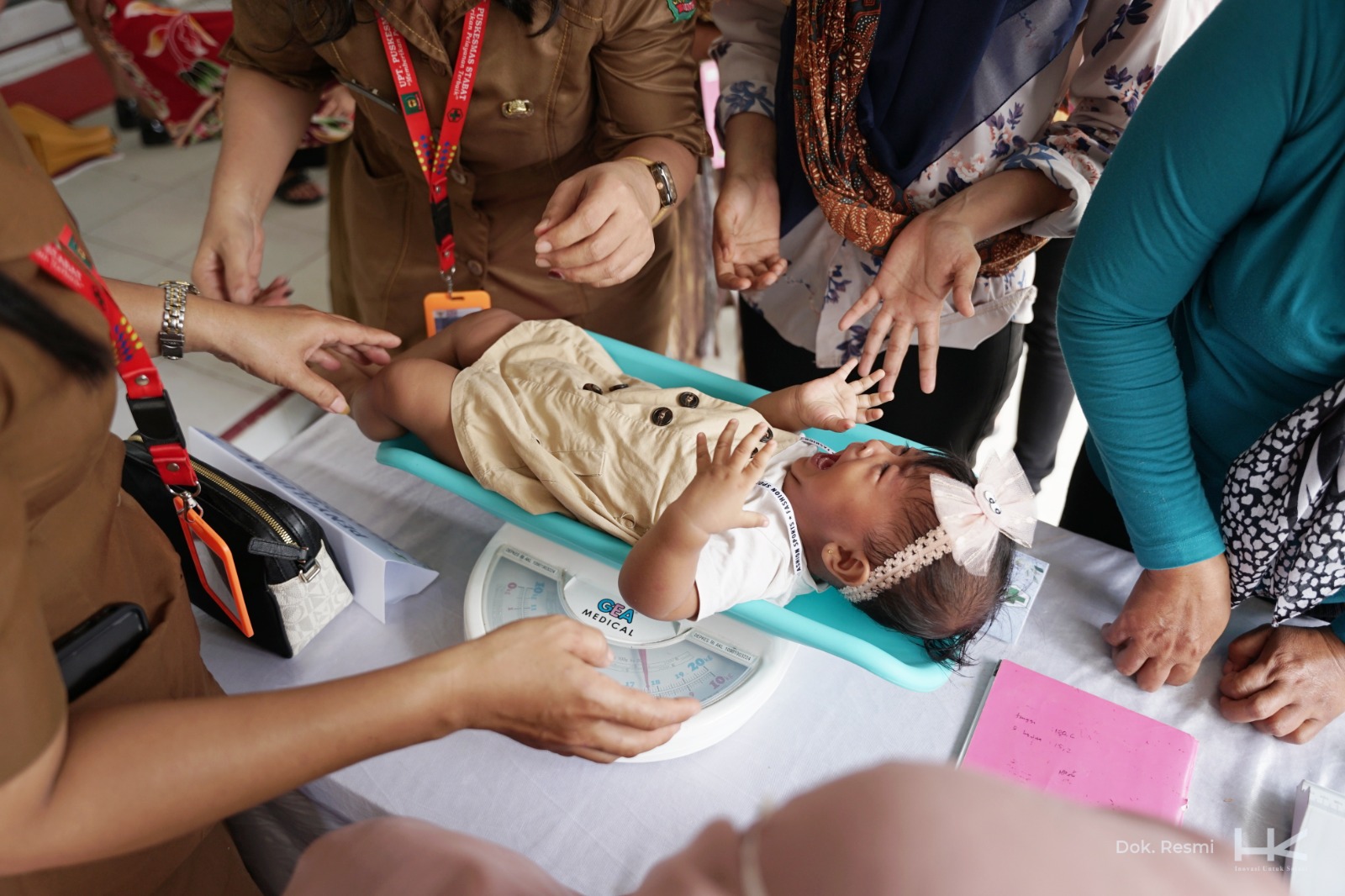 PT Hutama Karya (Persero) meluncurkan Program Pengentasan Kemiskinan Ekstrem dan Stunting di Desa Banyumas, Kecamatan Stabat, Kabupaten Langkat, Sumatera Utara, Senin (20/01).