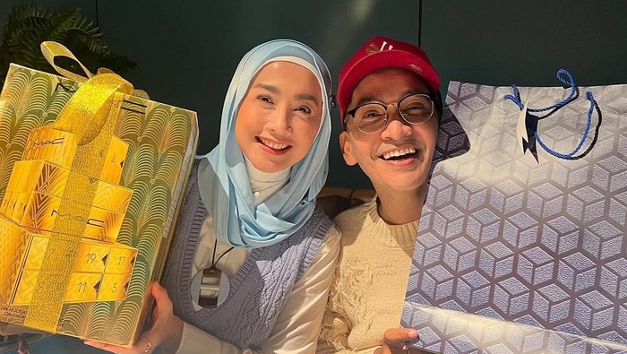 Desy Ratnasari dan Ruben Onsu.
