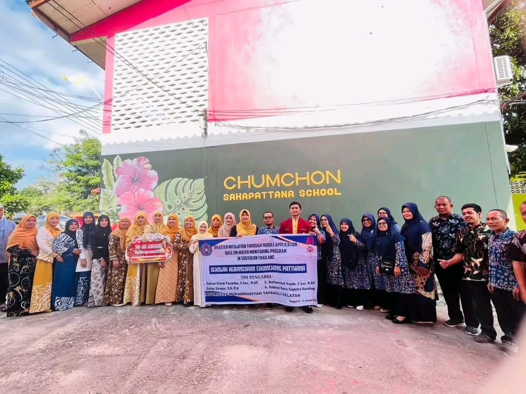 Dosen dan mahasiswa FISIP UM-Tapsel melaksanakan pengabdian masyarakat internasional di Sekolah Kebangsaan Chumchon Sahapattana, Thailand Selatan, pada 5-10 Januari 2025.