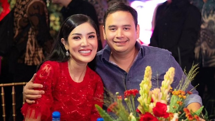 Nindy Ayunda bersama Dito Mahendra.