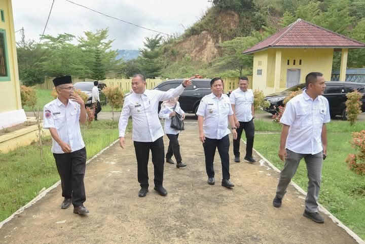 Pj Wali Kota Timur Tumanggor didampingi Inspektur Sulaiman Lubis dan Kaban BKD lakukan kunjungan ke BPBD dan Dispora Kota Padangsidimpuan.