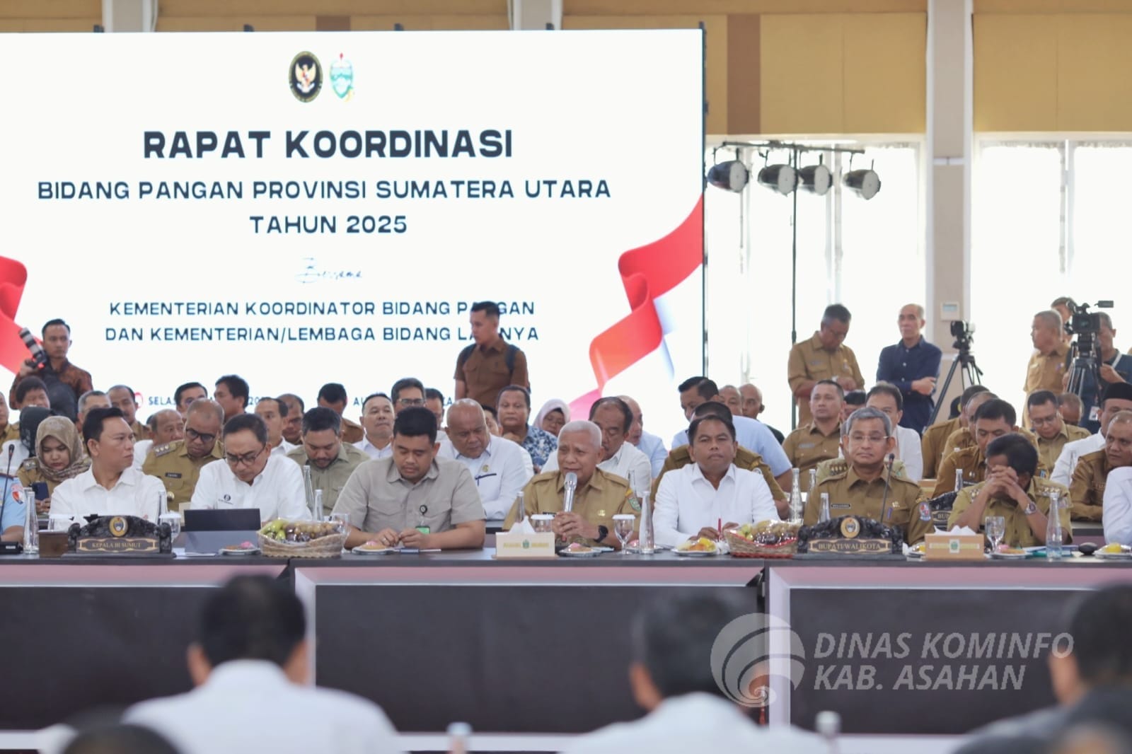 Bupati Asahan H. Surya, BSc bersama Wakil Bupati Asahan Taufik Zainal Abidin mengikuti Rapat Koordinasi (Rakor) Bidang Pangan.