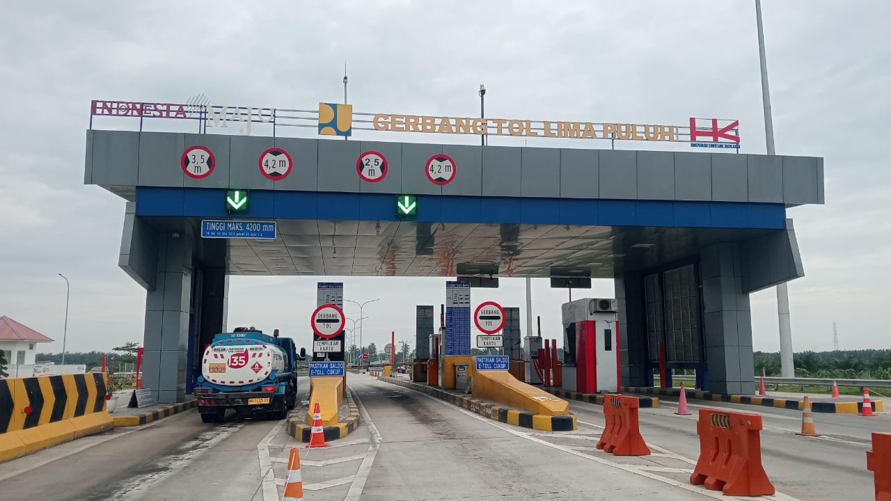 Gerbang tol Lima Puluh, Sumatera Utara.