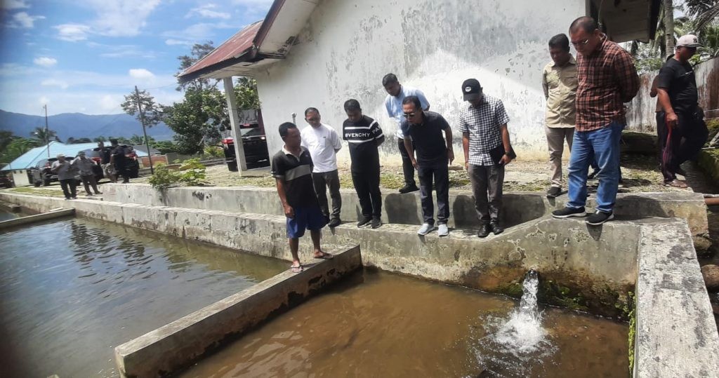 Gus Irawan Pasaribu melakukan kunjungan ke berbagai kecamatan untuk meninjau kondisi infrastruktur pertanian dan perikanan.