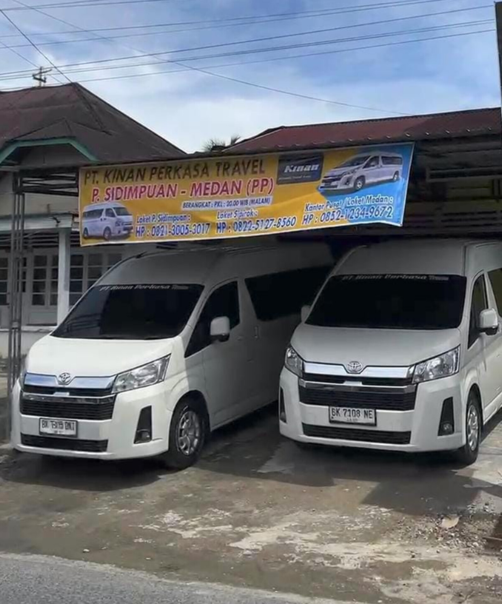 KINAN Perkasa Travel menghadirkan armada terbaru Toyota Hiace Premio untuk melayani rute Medan &ndash; Padangsidimpuan PP.