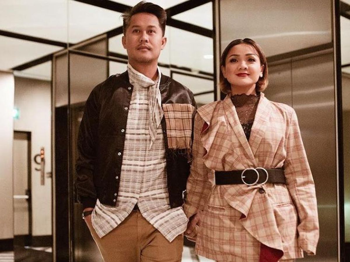 Nirina Zubir dan suami.