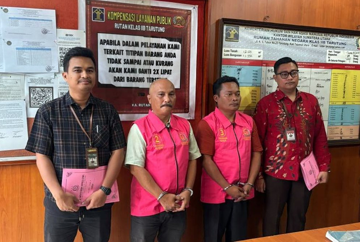 Kejari Taput menahan Staf Ahli Bupati Taput Bidang Perekonomian dan Pembangunan, Polmudi Sagala, dalam kasus dugaan korupsi pengadaan internet service provider (ISP).