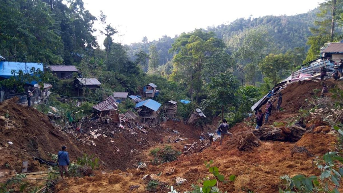 Tambang emas ilegal di Mandailing Natal, Sumut.