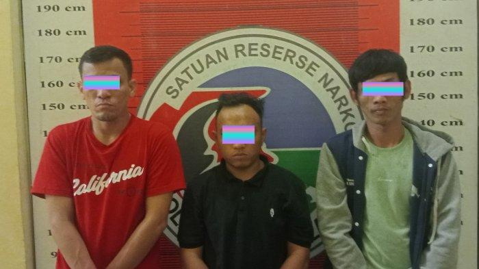 Ketiga tersangka pelaku transaksi narkoba.