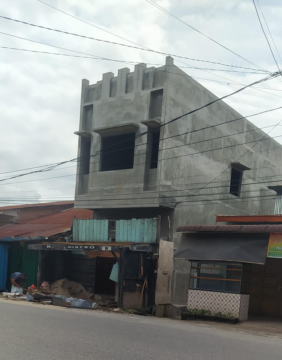 Bangunan Ruko di Tanah PT KAI Jalan Urip Rantauprapat.