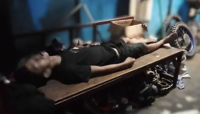 Jenazah pekerja bengkel motor.