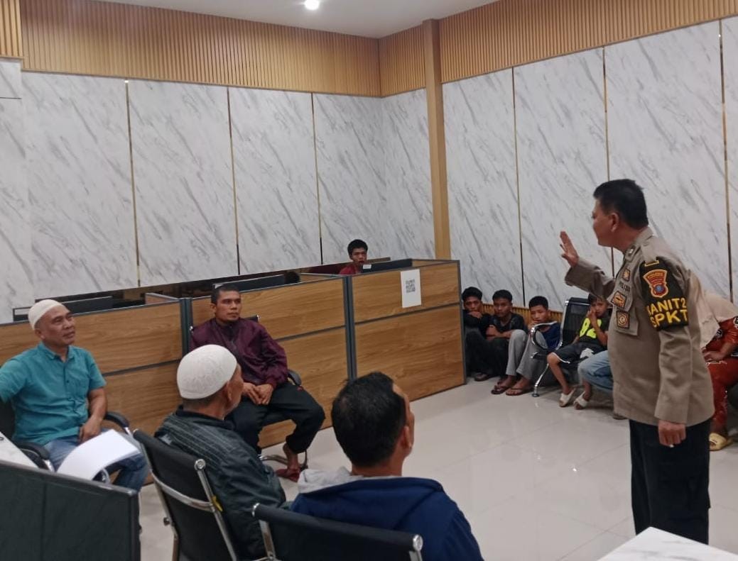 Mediasi yang difasilitasi Polres Padangsidimpuan terhadap kedua belah pihak dalam kasus penganiayaan bersama terhadap NER (18).