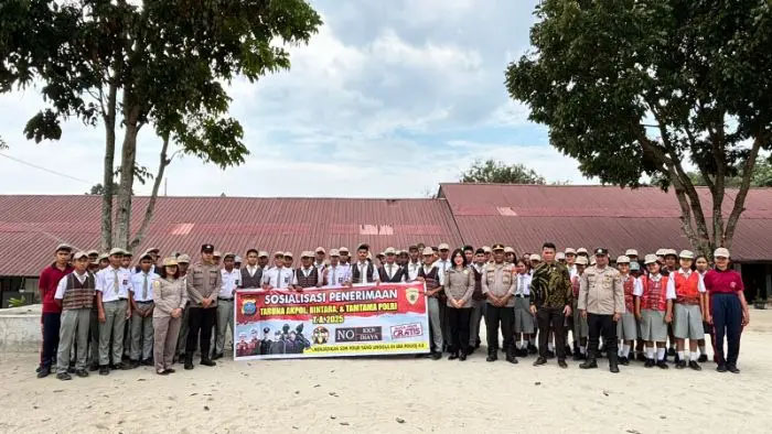 Polres Samosir sosialisasikan pendaftaran rekrutmen Polri ke sejumlah sekolah.