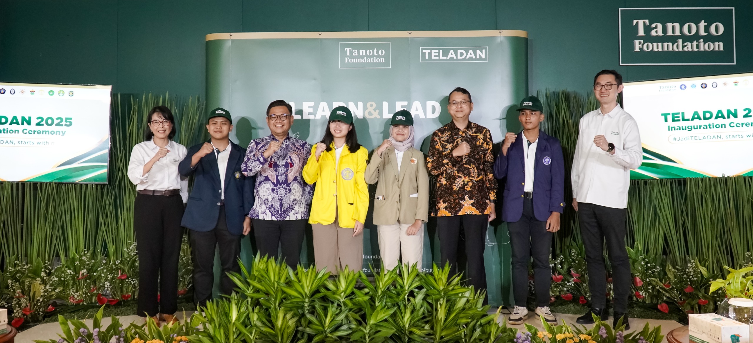 Country Head, Tanoto Foundation Inge Kusuma (kiri), Gubernur Lembaga Ketahanan Nasional RI Ace Hasan Syadzily (ketiga kiri), Kemendiktisaintek, Berry Juliandi (tiga kanan), Michael Susanto, berfoto.