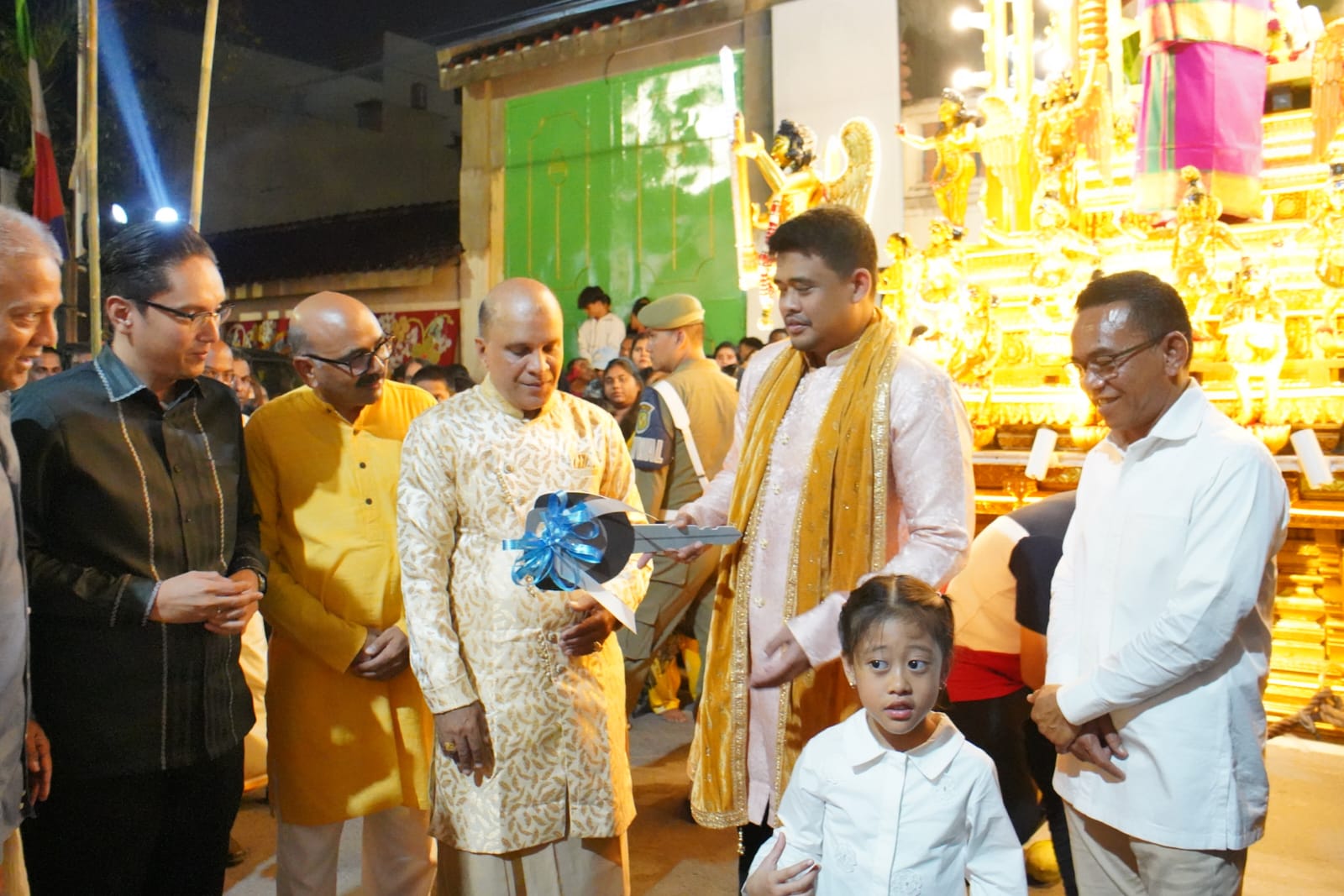 Bobby Nasution dan Rico Waas menghadiri Thaipusam Medan Street Festival 2025 di Medan.