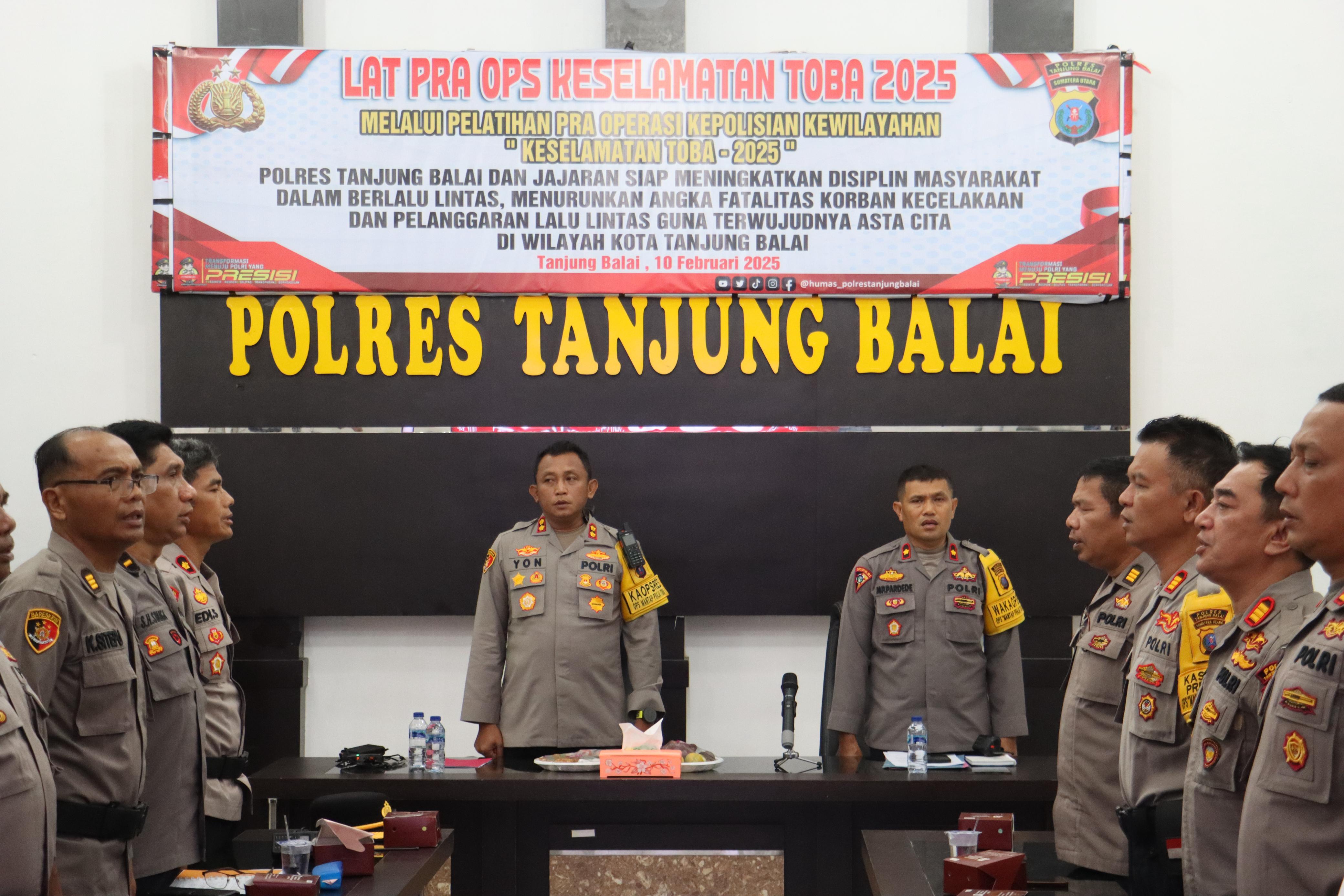 Polres Tanjungbalai menggelar Latihan Pra Operasi (Latpraops) Operasi Keselamatan Toba 2025 di Aula Pesat Gatra, Senin (10/02/25).