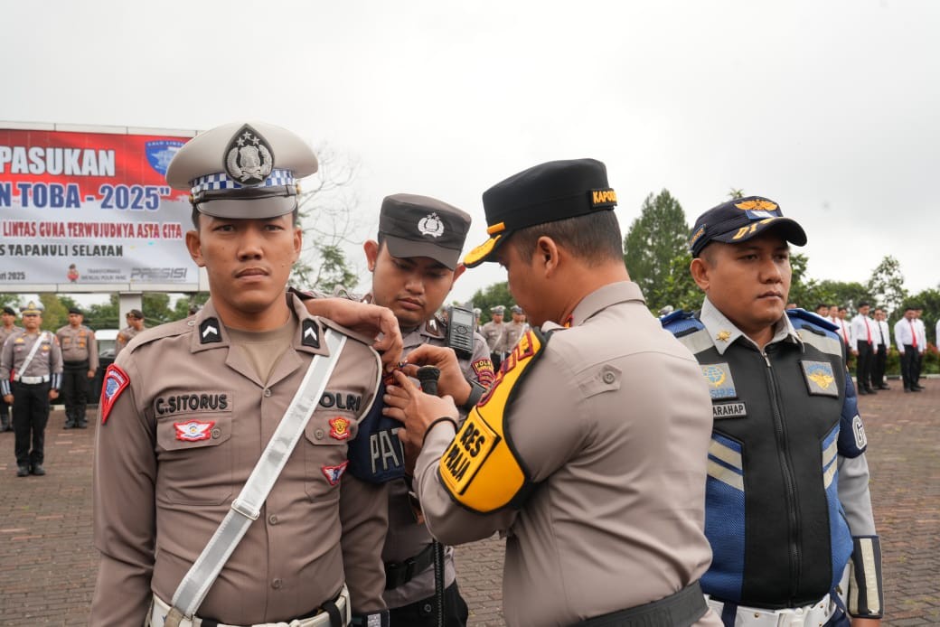 Kapolres Tapsel, AKBP Yasir Ahmadi memimpin apel pasukan operasi Kesealamatan Toba 2025 di Mako Polres Tapsel, Senin (10/2/2025).